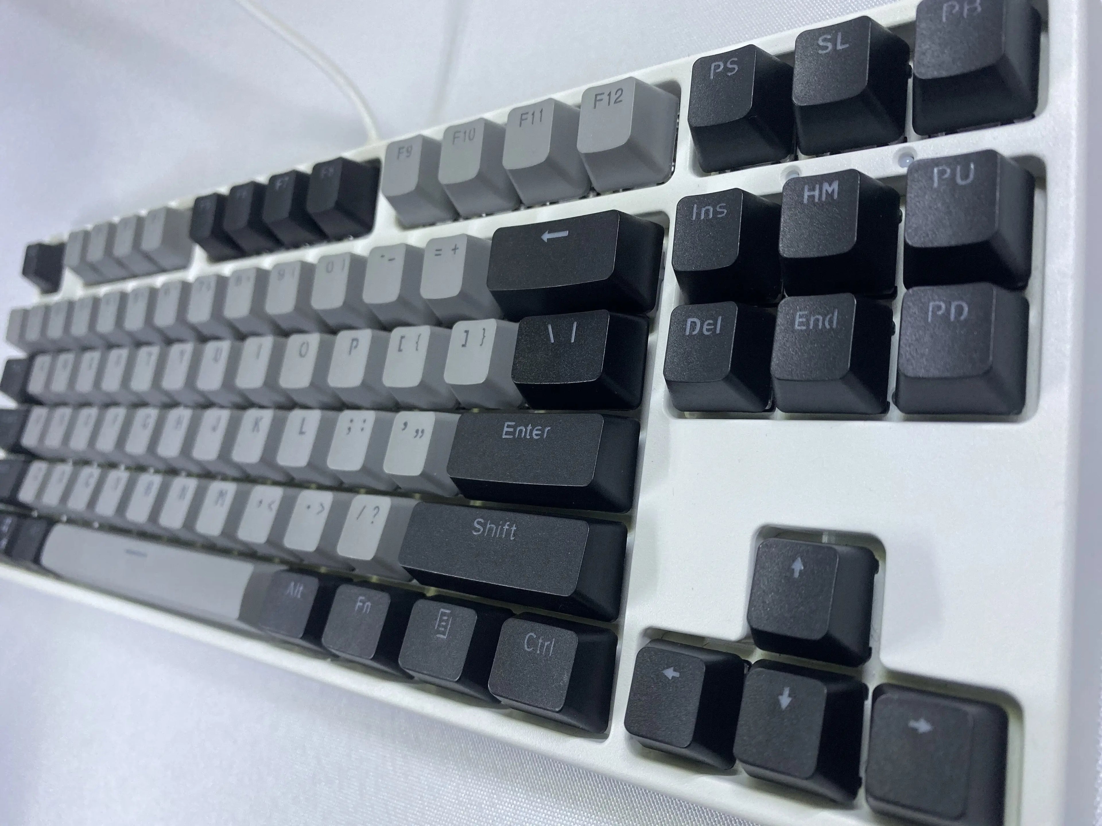 Benkyo Studio // Slate Gradient Keycaps (87 Key)