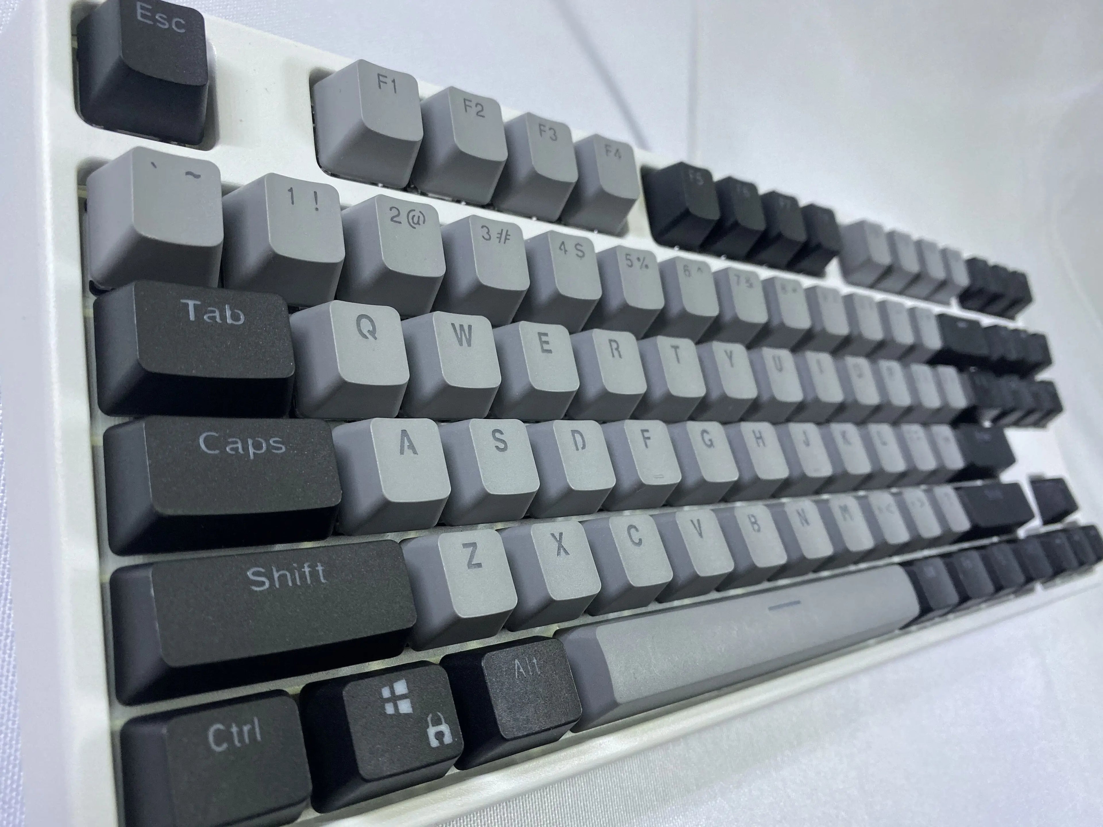 Benkyo Studio // Slate Gradient Keycaps (87 Key)