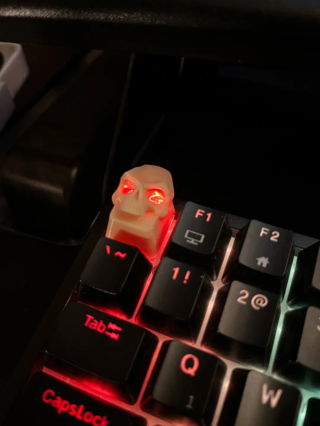 Benkyo Studio //  Skull Keycap