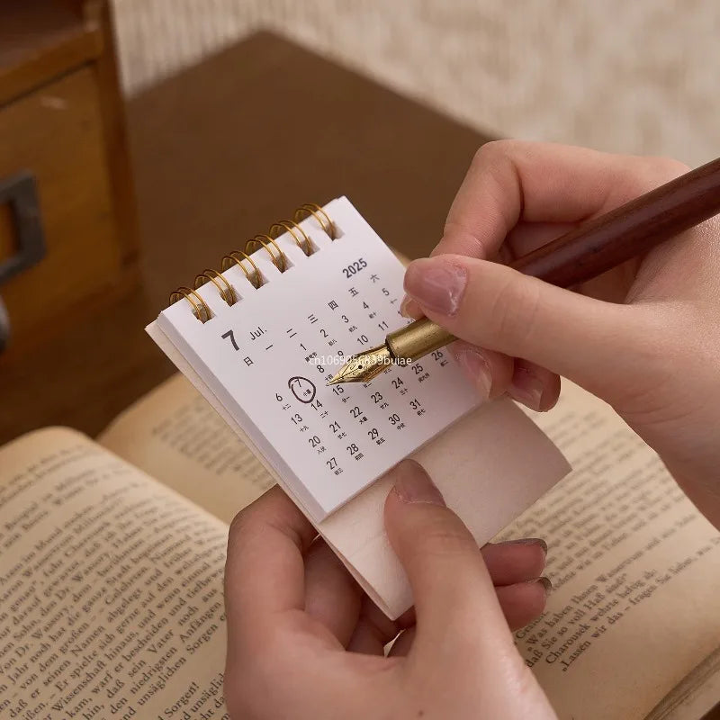 Benkyo Studios // Mini Calendar